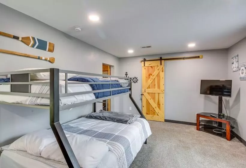 Spacious Ozawkie Home   Near Lake Perry!