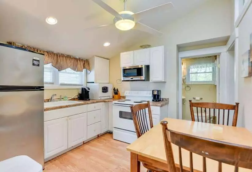 Turtle Cove Bay Beach House ~ 13 Mi To Buffalo!