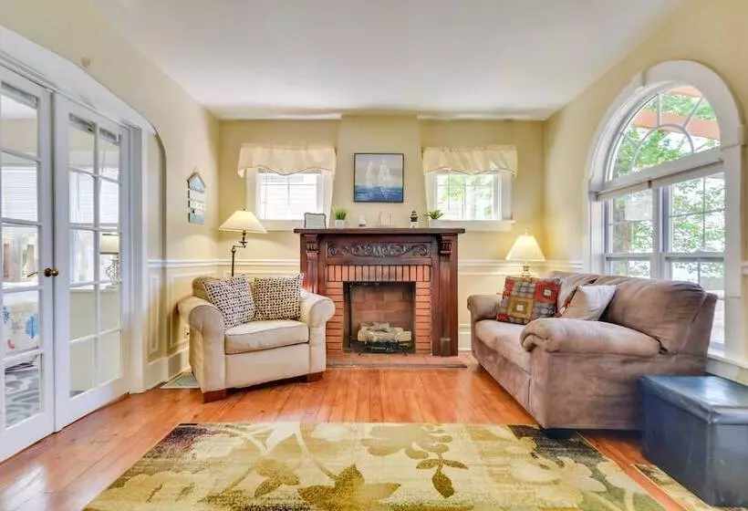 Turtle Cove Bay Beach House ~ 13 Mi To Buffalo!