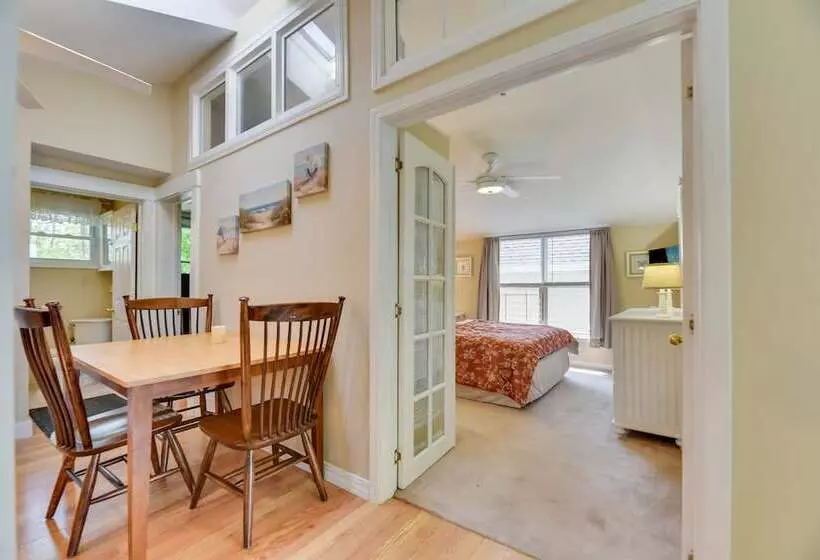 Turtle Cove Bay Beach House ~ 13 Mi To Buffalo!