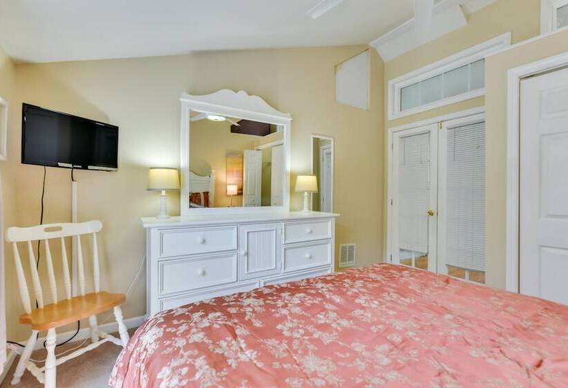 Turtle Cove Bay Beach House ~ 13 Mi To Buffalo!