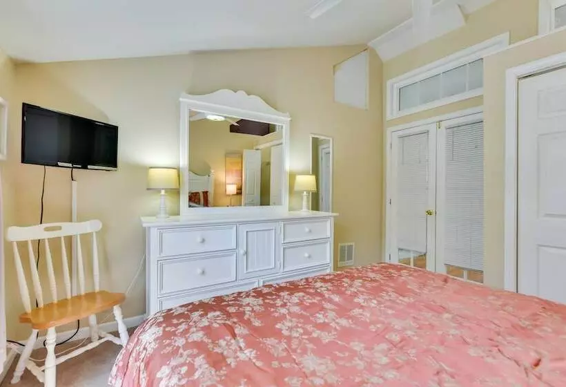 Turtle Cove Bay Beach House ~ 13 Mi To Buffalo!