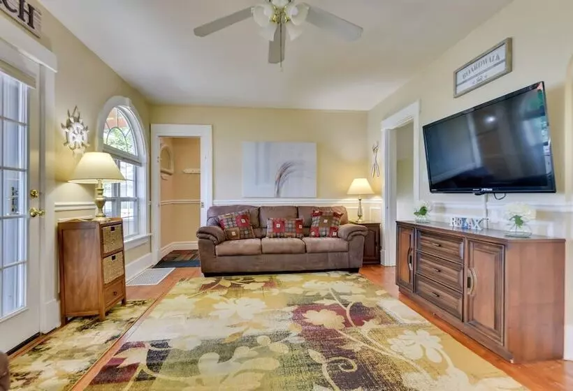 Turtle Cove Bay Beach House ~ 13 Mi To Buffalo!