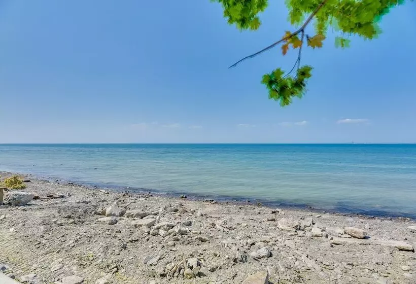 Turtle Cove Bay Beach House ~ 13 Mi To Buffalo!