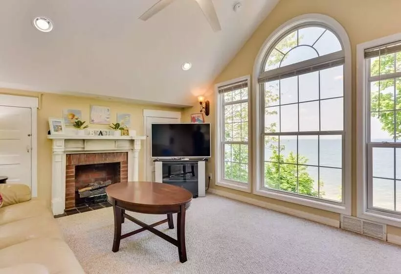 Turtle Cove Bay Beach House ~ 13 Mi To Buffalo!