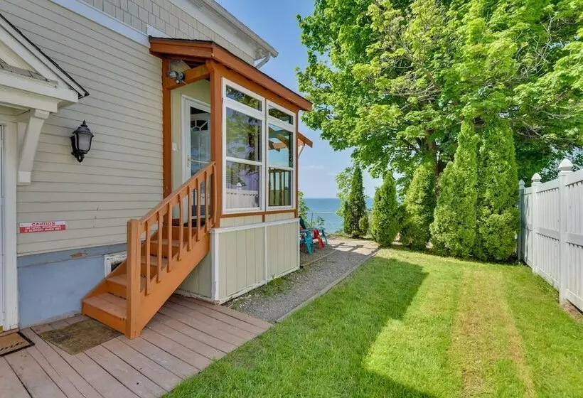 Turtle Cove Bay Beach House ~ 13 Mi To Buffalo!