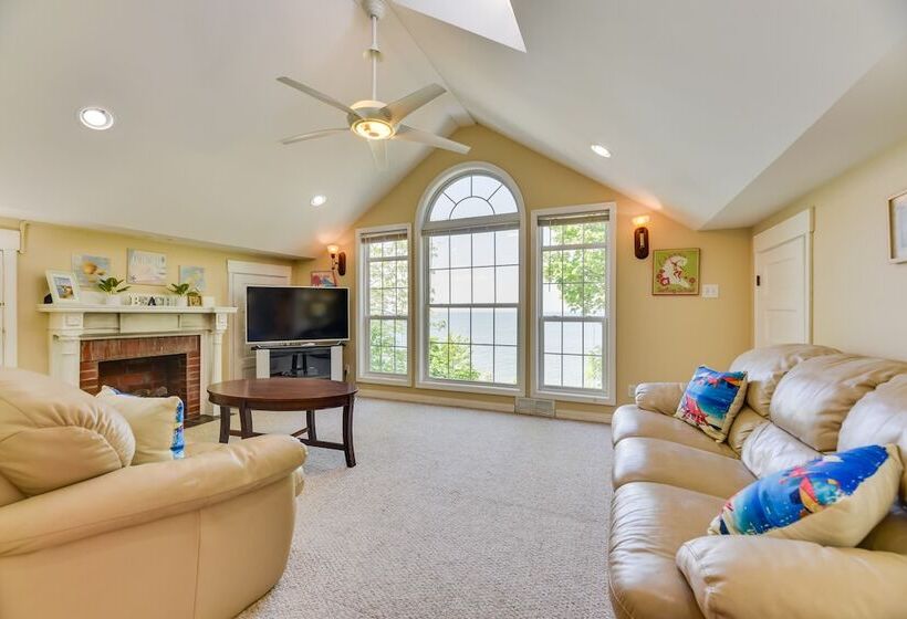 Turtle Cove Bay Beach House ~ 13 Mi To Buffalo!