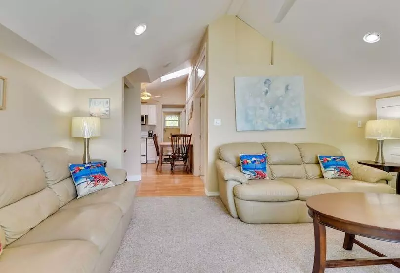 Turtle Cove Bay Beach House ~ 13 Mi To Buffalo!