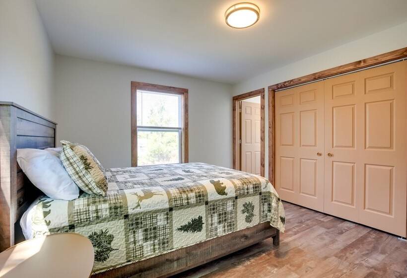 Wooded Hancock Home Near Ski & Snowmobile Trails!