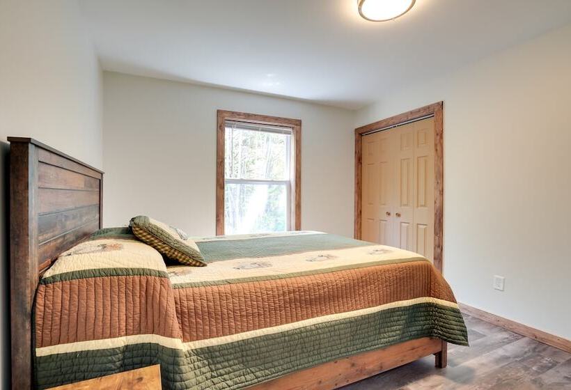 Wooded Hancock Home Near Ski & Snowmobile Trails!