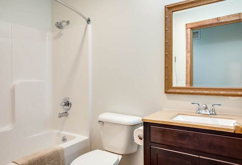 Wooded Hancock Home Near Ski & Snowmobile Trails!