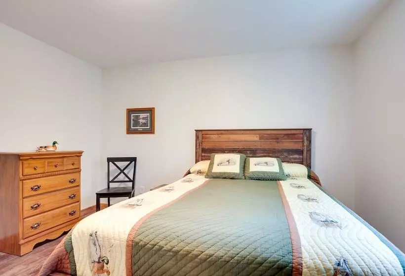 Wooded Hancock Home Near Ski & Snowmobile Trails!