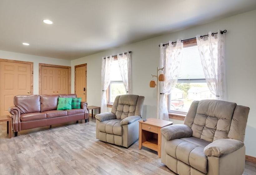 Wooded Hancock Home Near Ski & Snowmobile Trails!