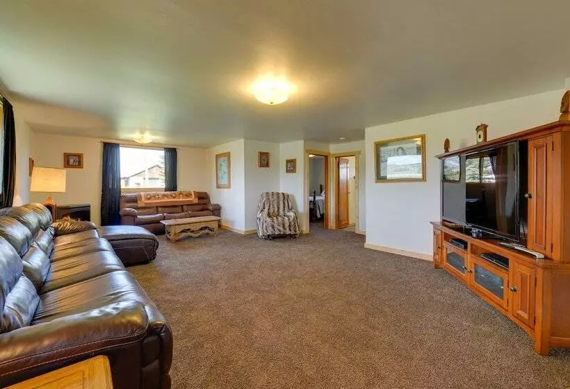 Wyoming Horse Property Near Outdoor Recreation!