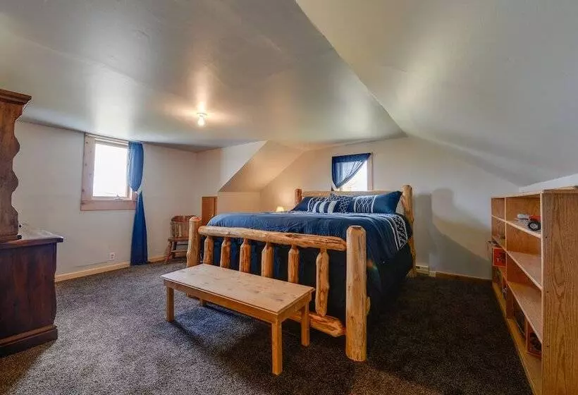 Wyoming Horse Property Near Outdoor Recreation!