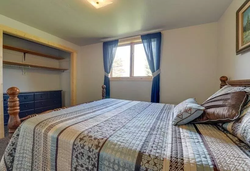 Wyoming Horse Property Near Outdoor Recreation!