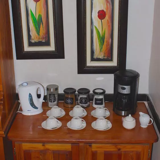 تختخواب و صبحانه Victorian Guest House
