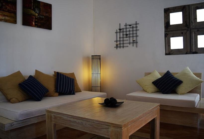 Bernard L'hermite Villa