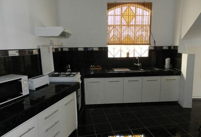 Bernard L'hermite Villa