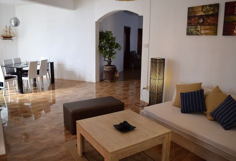 Bernard L'hermite Villa