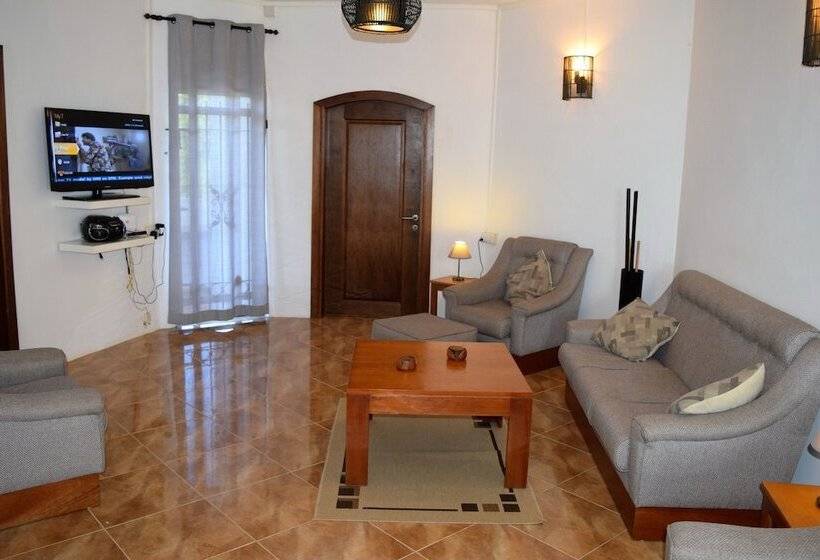 Bernard L'hermite Villa