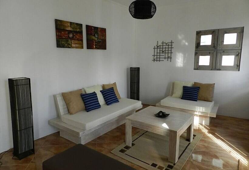 Bernard L'hermite Villa