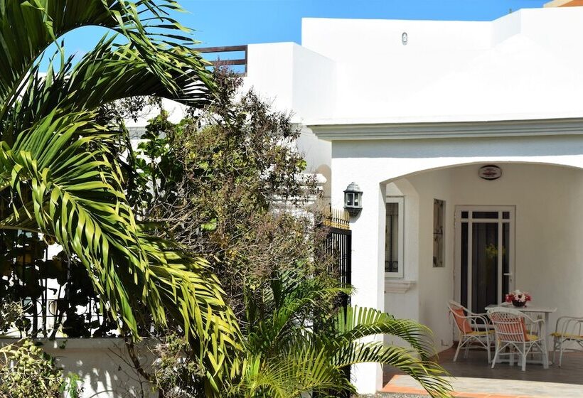 Bernard L'hermite Villa