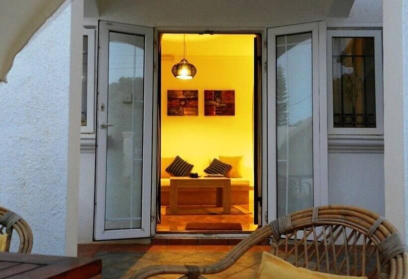 Bernard L'hermite Villa