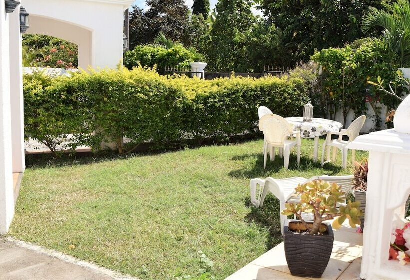 Bernard L'hermite Villa