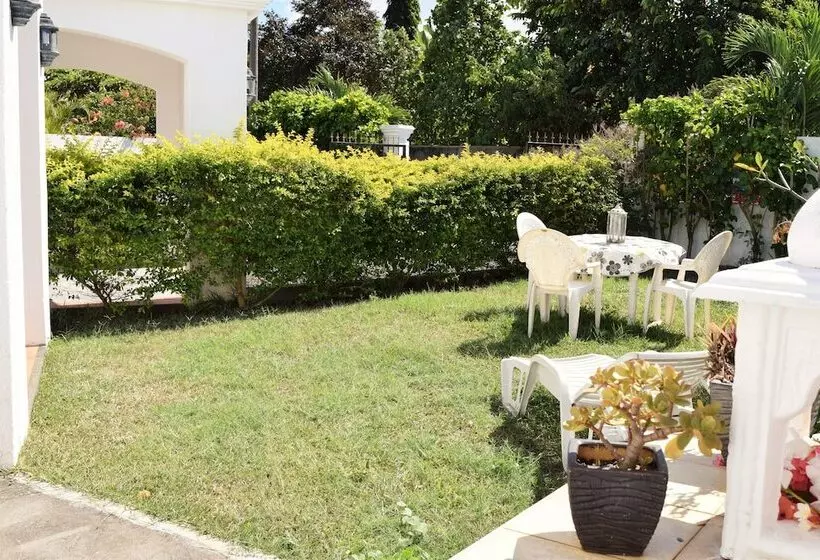 Bernard L'hermite Villa