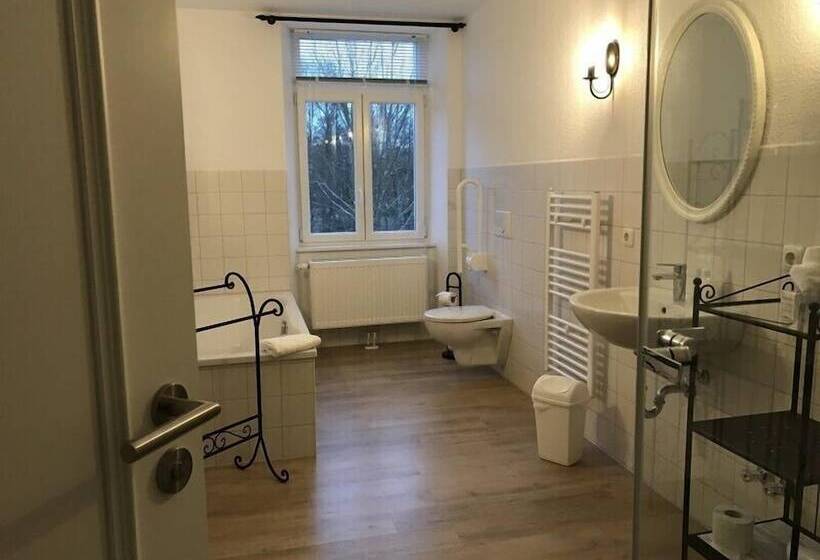 ホテル Pfeffermühle Pension Und Gastronomie Ug