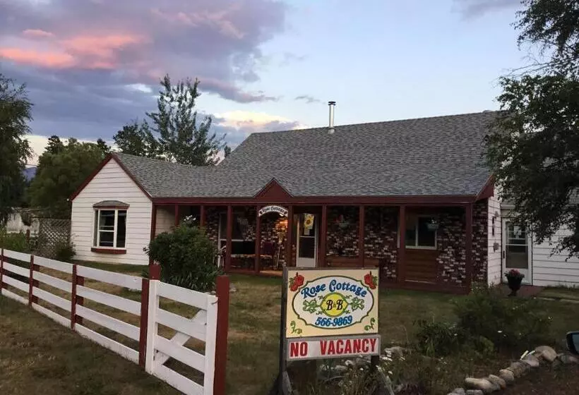 Hotelli Rose Cottage Bed & Breakfast