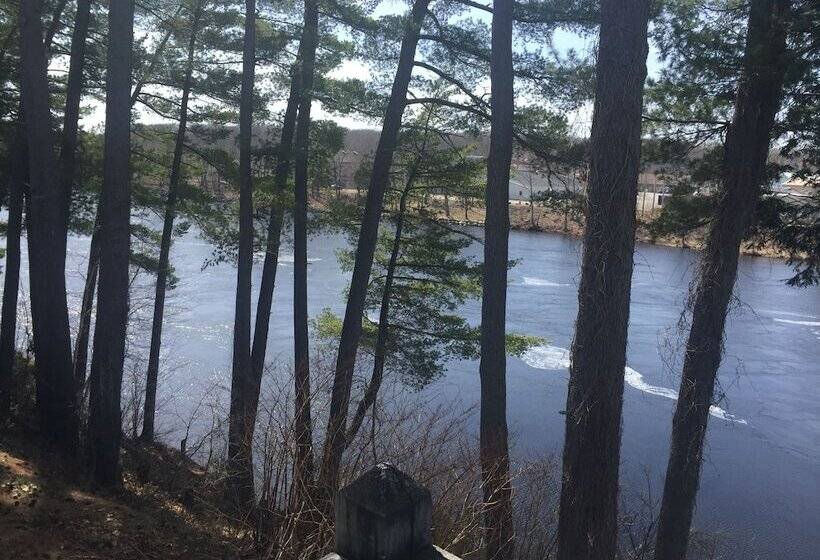 Milford Motel On The River