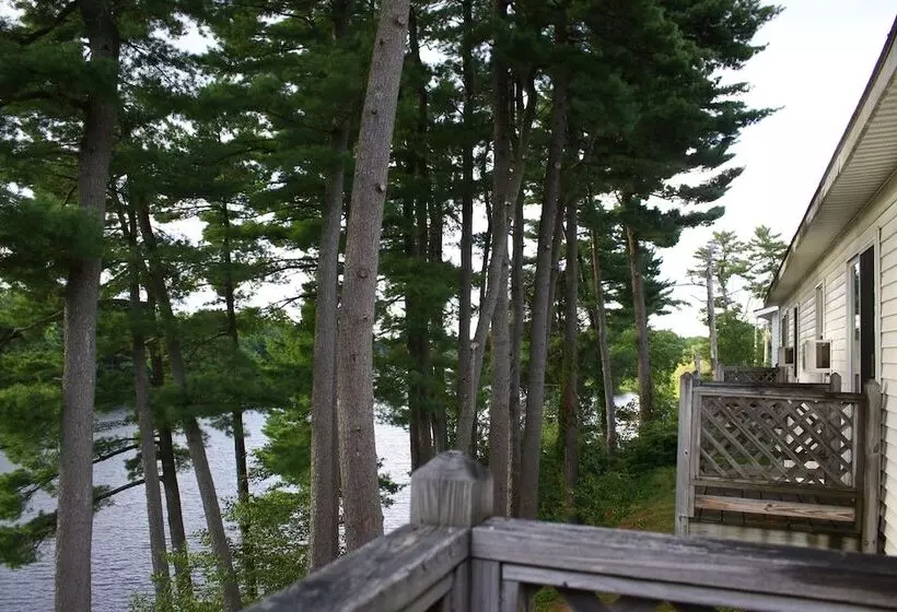 Milford Motel On The River