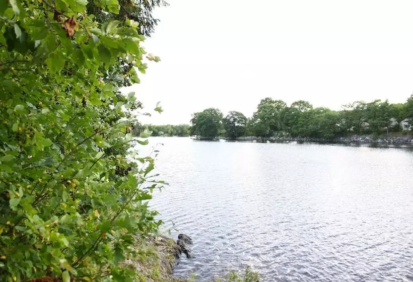 Milford Motel On The River