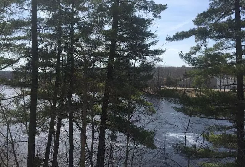 Milford Motel On The River