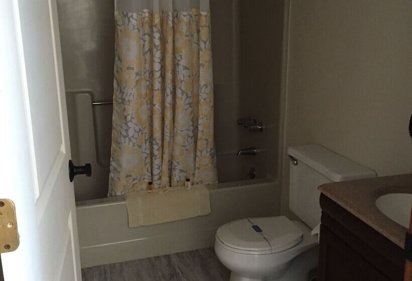 Milford Motel On The River