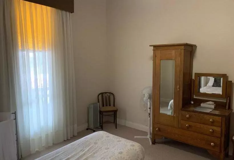 Majatalo Victoria And Albert Guesthouse