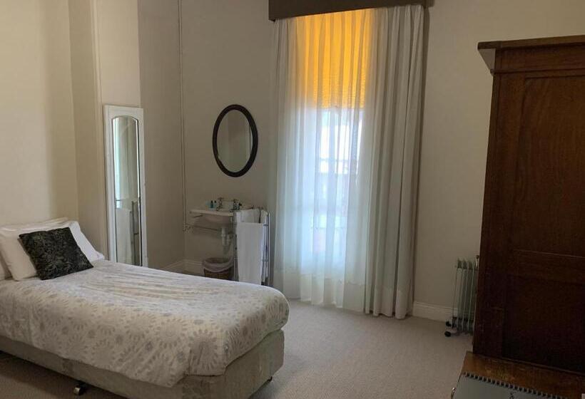 ペンション Victoria And Albert Guesthouse