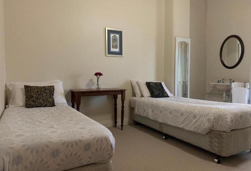 ペンション Victoria And Albert Guesthouse