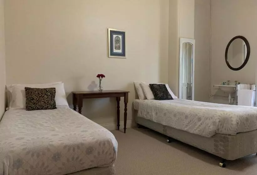 Majatalo Victoria And Albert Guesthouse