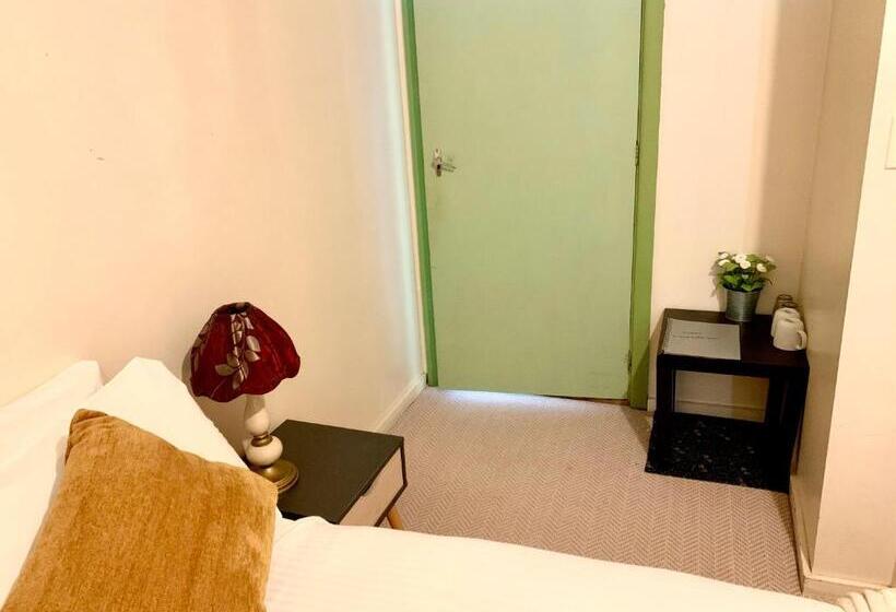 ペンション Victoria And Albert Guesthouse