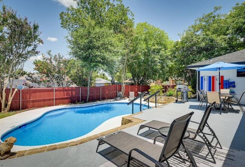 Bedford Retreat W/ Private Pool & Gas Grill!