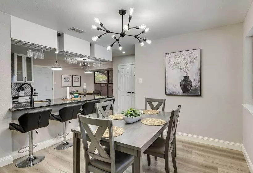 Bedford Retreat W/ Private Pool & Gas Grill!