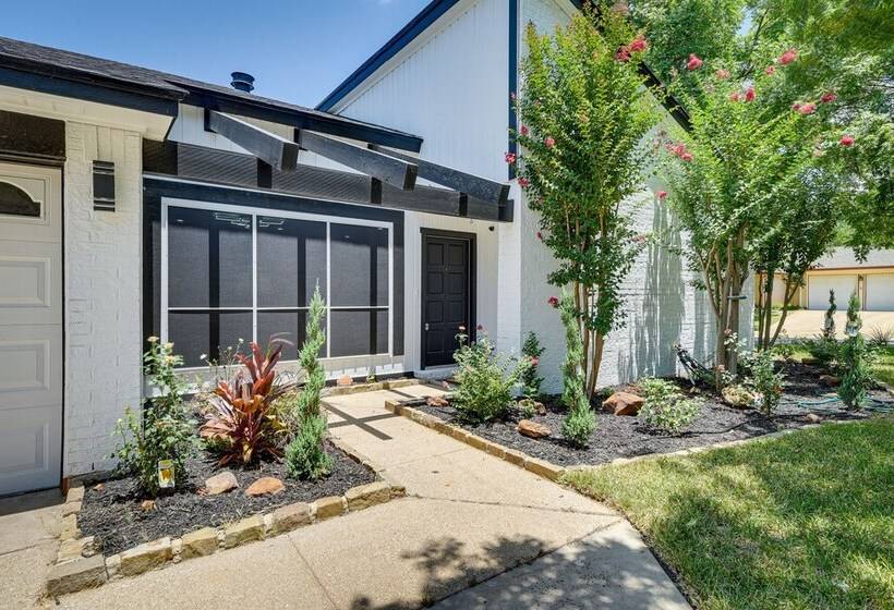 Bedford Retreat W/ Private Pool & Gas Grill!