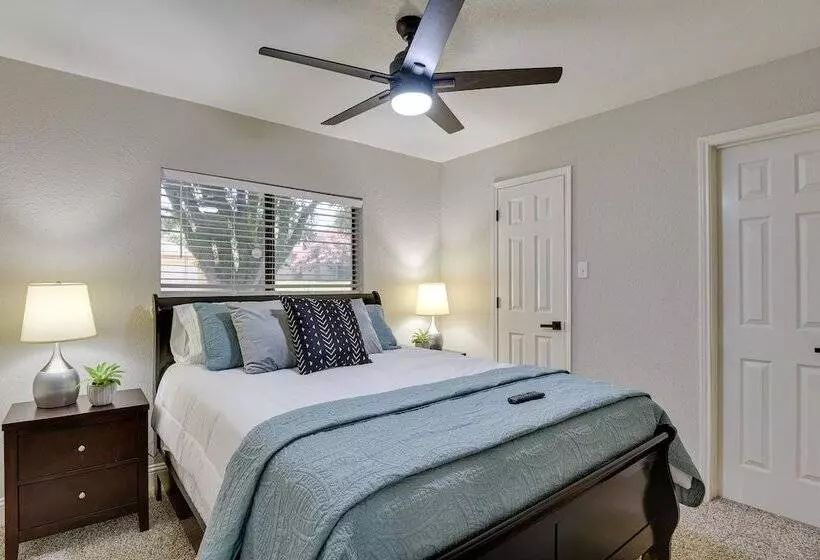 Bedford Retreat W/ Private Pool & Gas Grill!