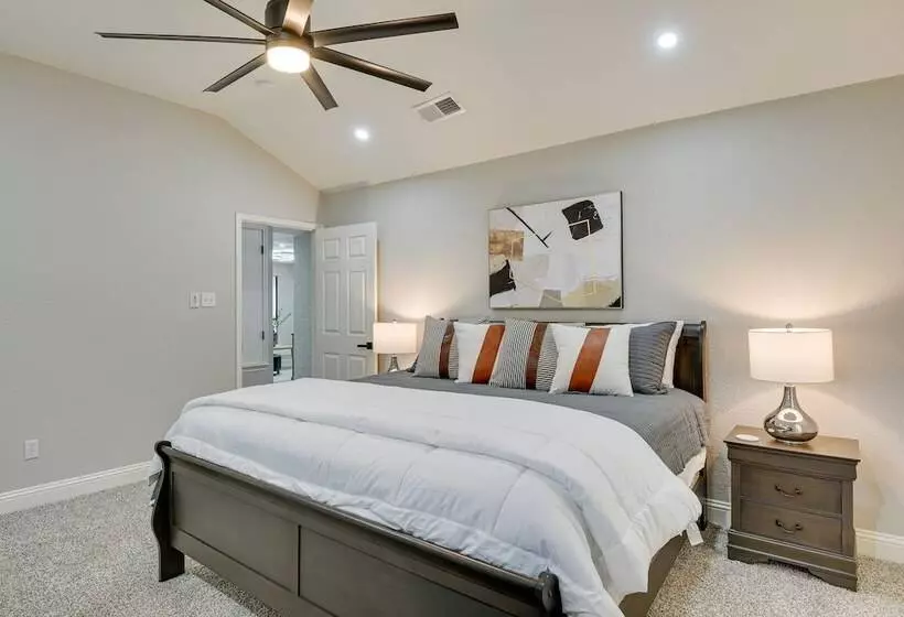 Bedford Retreat W/ Private Pool & Gas Grill!