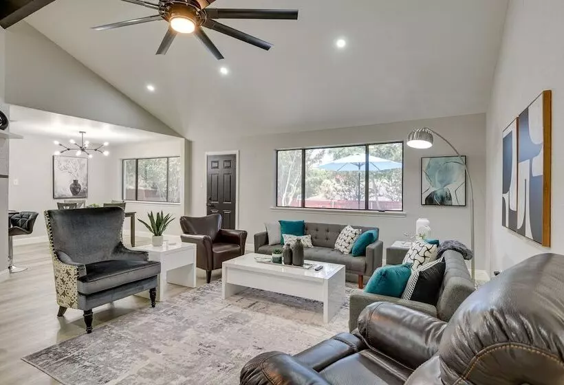 Bedford Retreat W/ Private Pool & Gas Grill!