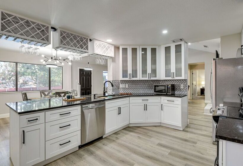 Bedford Retreat W/ Private Pool & Gas Grill!