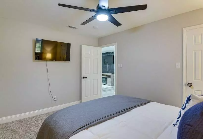 Bedford Retreat W/ Private Pool & Gas Grill!